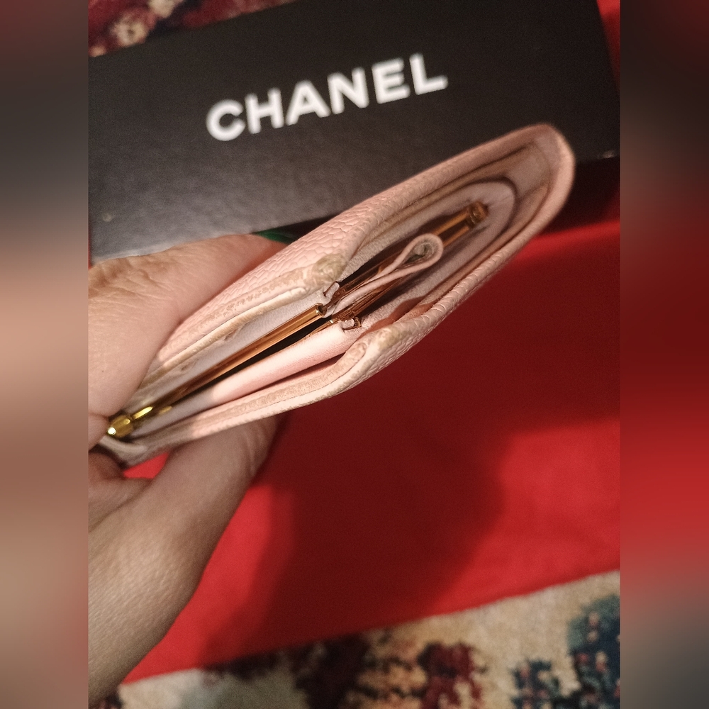 Chanel Vintage Caviar Leather Wallet EUC - Picture 10 of 16